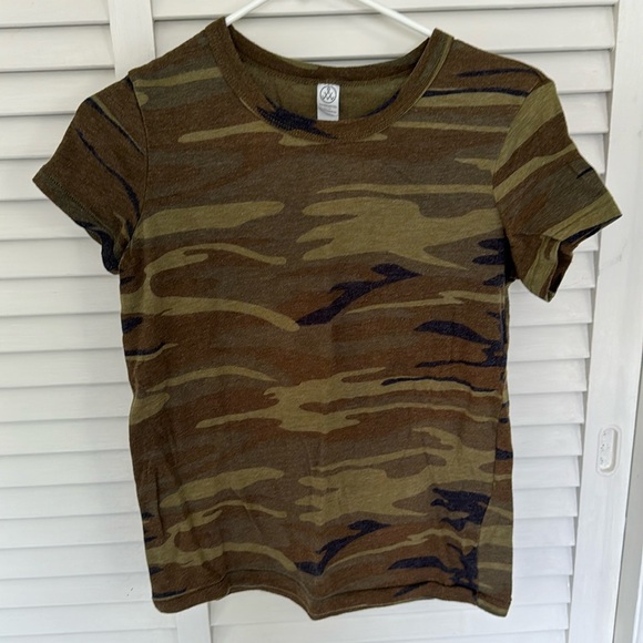 Camo T Shirt Size Small - Picture 1 of 3